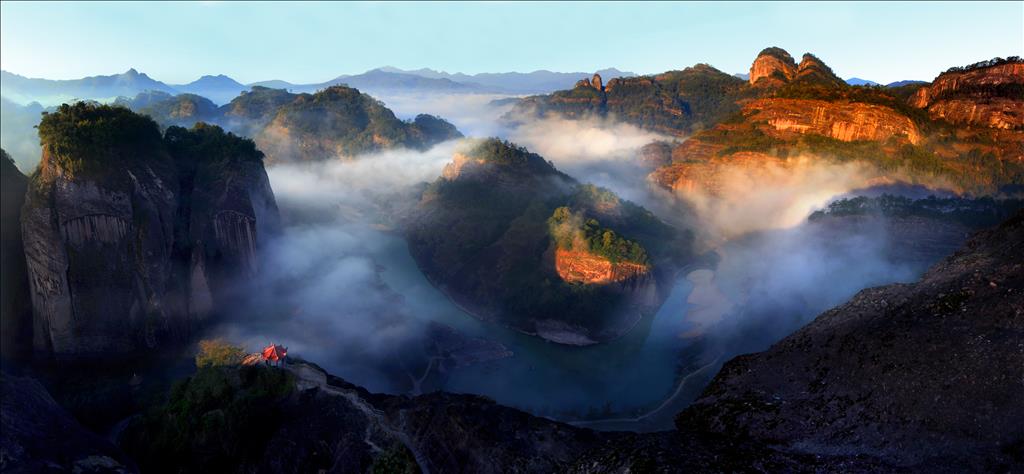 武夷山，天游雲海，燦若明霞(余澤嵐 攝影)