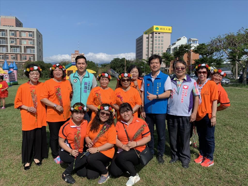 溫馨母親節 親子氣墊樂活在台東 縣府社會處長參與感謝主辦單位用心