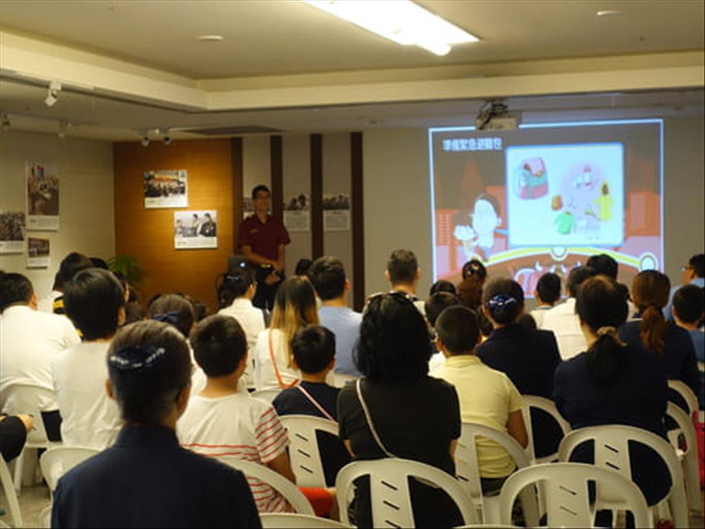 花蓮警消局長為「防災教育特展」全台首展開場