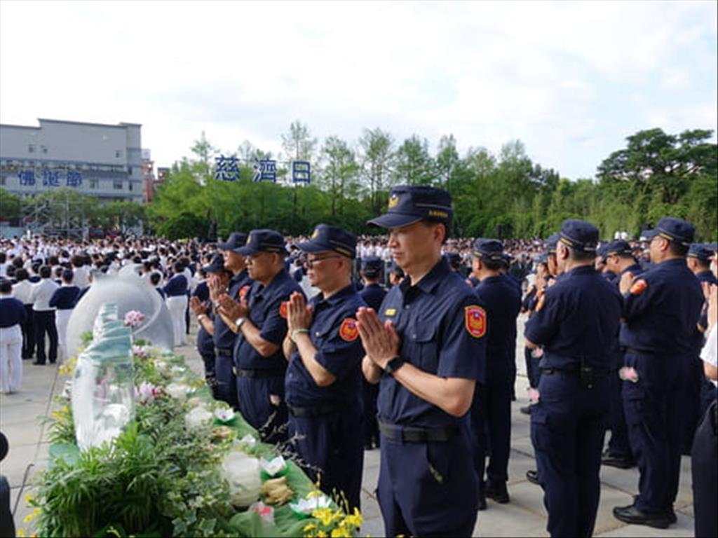 母親節全球首場浴佛在花蓮 環保藝術浴佛台感恩大地之母