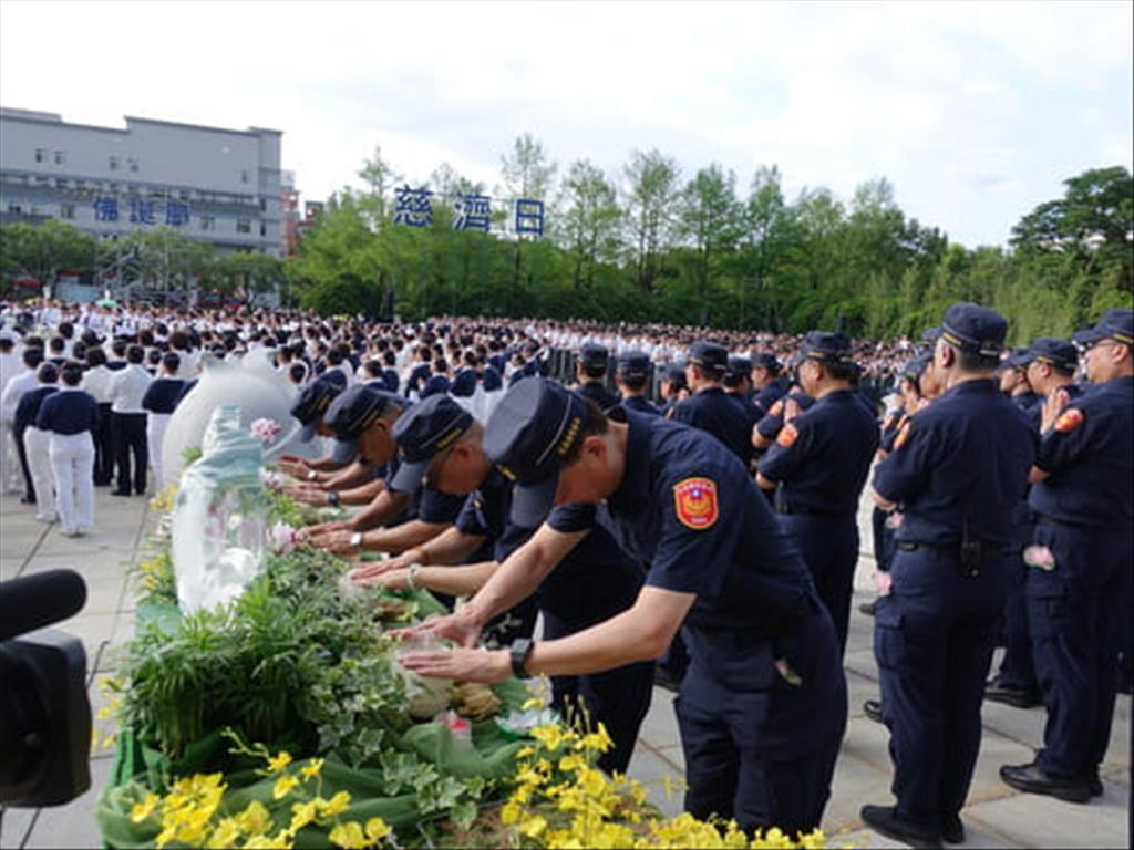 母親節全球首場浴佛在花蓮 環保藝術浴佛台感恩大地之母