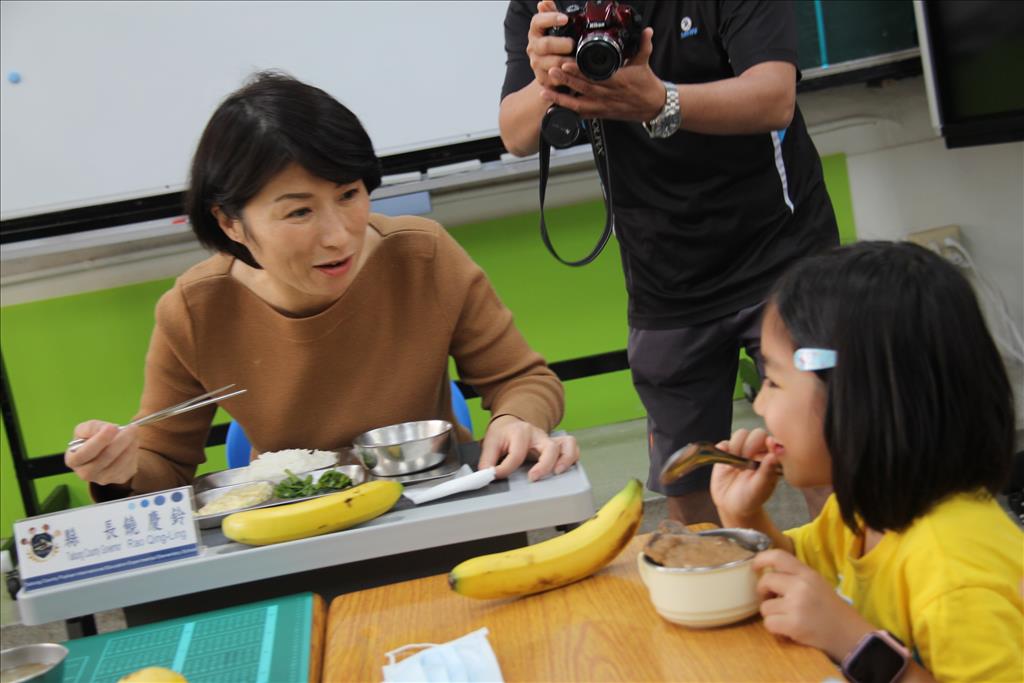 饒縣長關心學生用餐品質 108學年度臺東縣國中小學校午餐全數完成招標