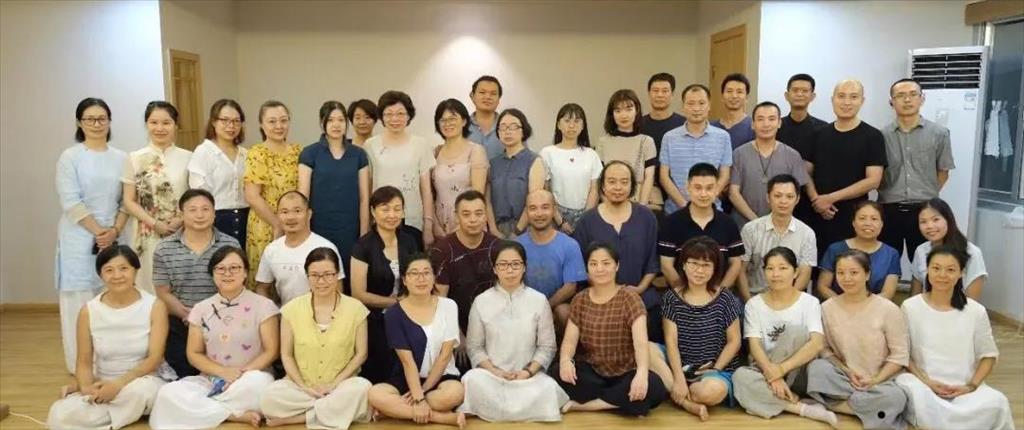 2019年8月19日，普明國學講堂《以茶為師》的第二場講座，再次迎來了中華製茶聖手左如玉老師演講「茶桌上的禮儀」。大合照。