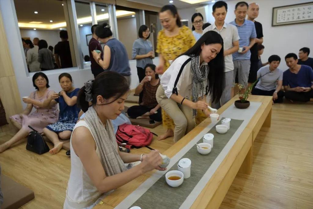 普明國學講堂以茶為師 左如玉老師分享茶桌上的禮儀