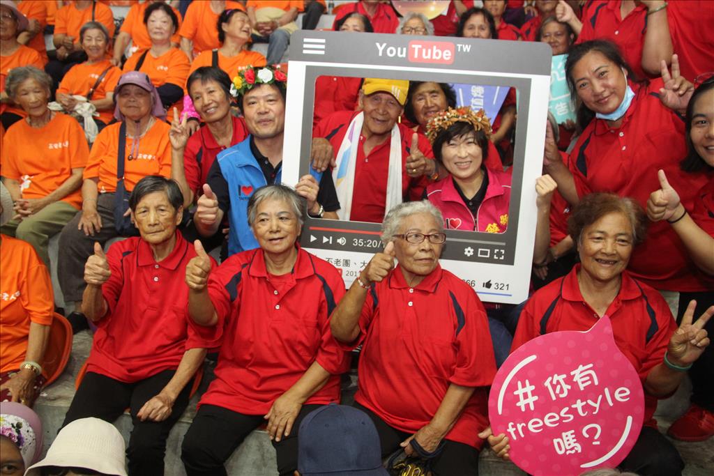 『不老團 大集合』-臺東縣108年度長青趣味運動會 饒縣長希望長者活的健康快樂