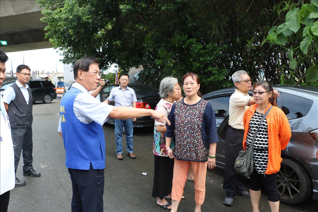 10月1日上午南投縣長林明榛會同南投市公所前往芳美路、育樂路口，進行現場會勘。