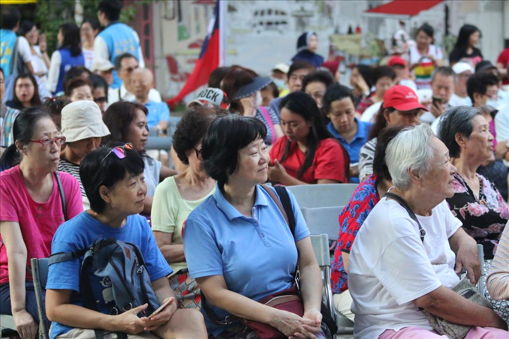 經過70年的和平歲月，現在很多社區都出現老化現象。