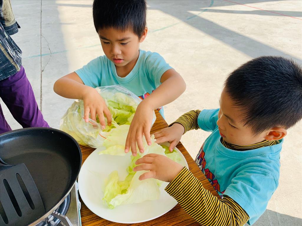 愛心種子從小茁壯 臺東縣竹湖國小附幼伴長輩烹飪siraw創意料理