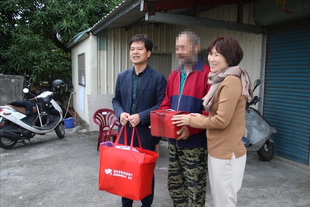 臺東縣長饒慶鈴送心意 弱勢新年享溫馨 呼籲鄉親及團體捐贈物品過春節