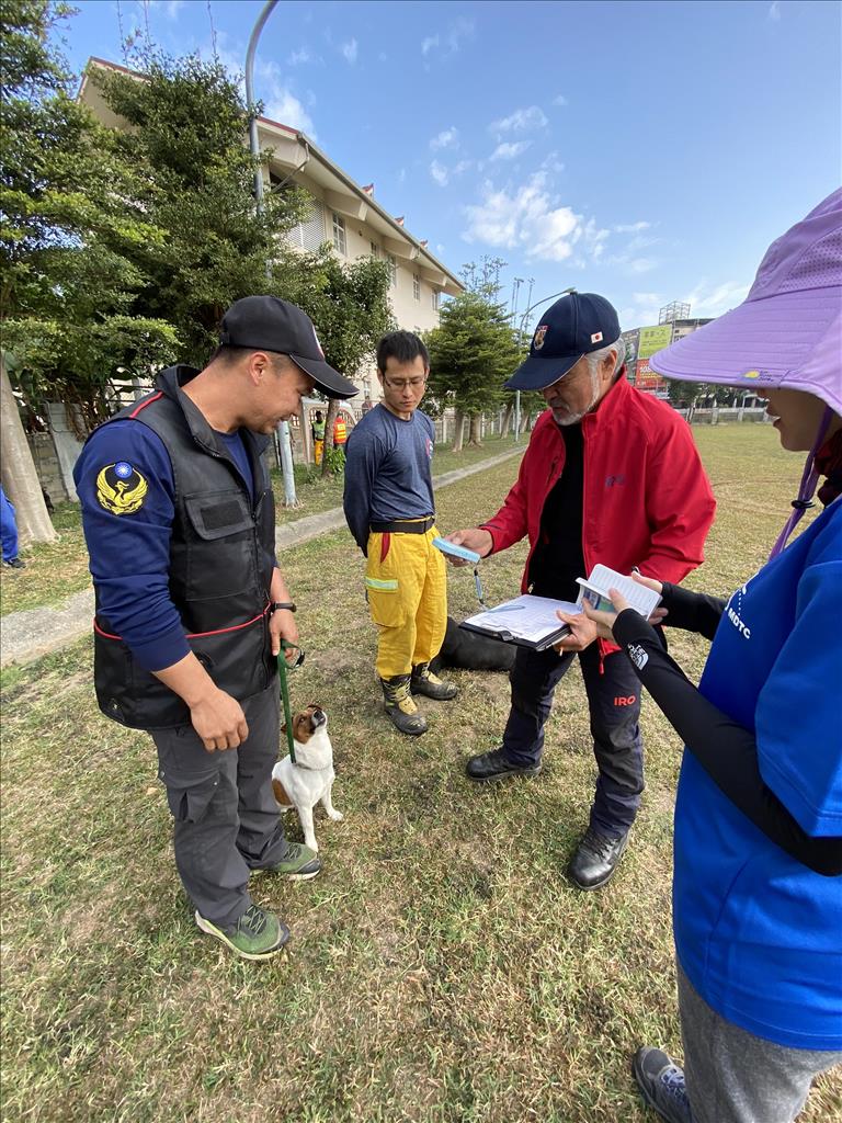 台東縣縣消防局特搜犬新兵，IRO測驗奪佳績