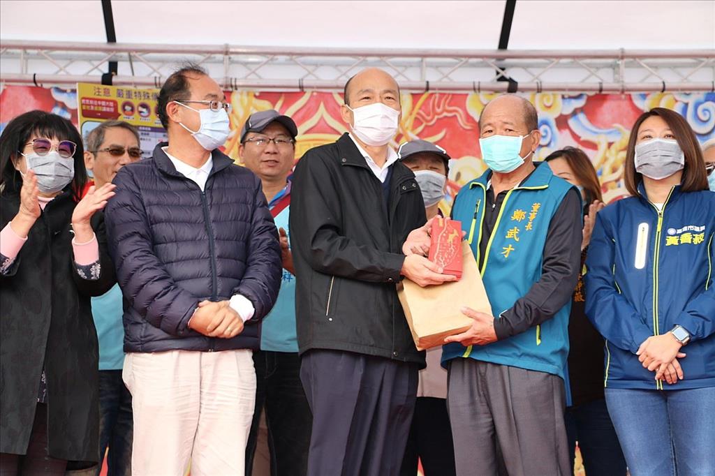 韓國瑜大年初五參香祈福 叮囑武漢肺炎正確防疫觀念