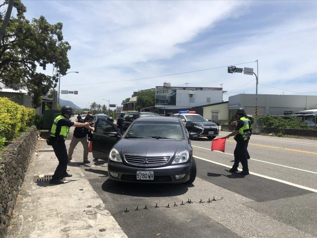 成功警辦理防搶演練，情境逼真防範未然